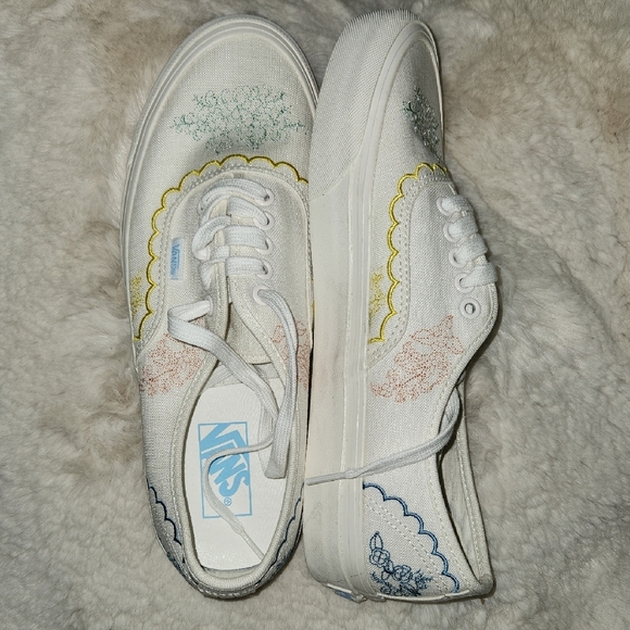 NWOB Vans Cream,Blue and Yellow Sneakers Classic Skate Style. Size 6,6.5, and 9 - Picture 1 of 5